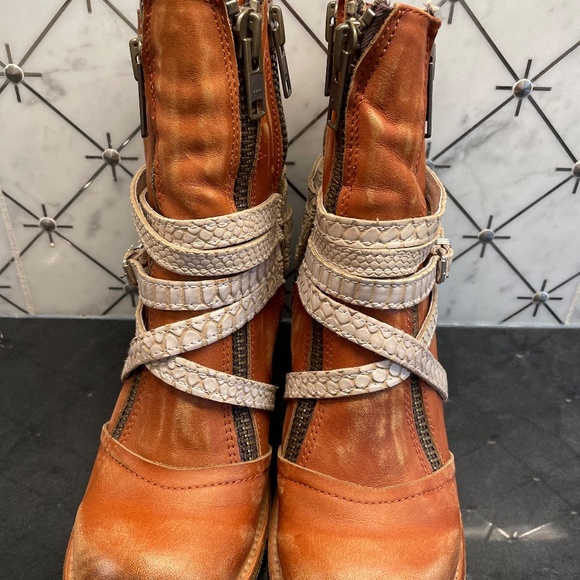 FREEBIRD Boots Light Brown with 3 Zippers + Tan Roping - Picture 6 of 11